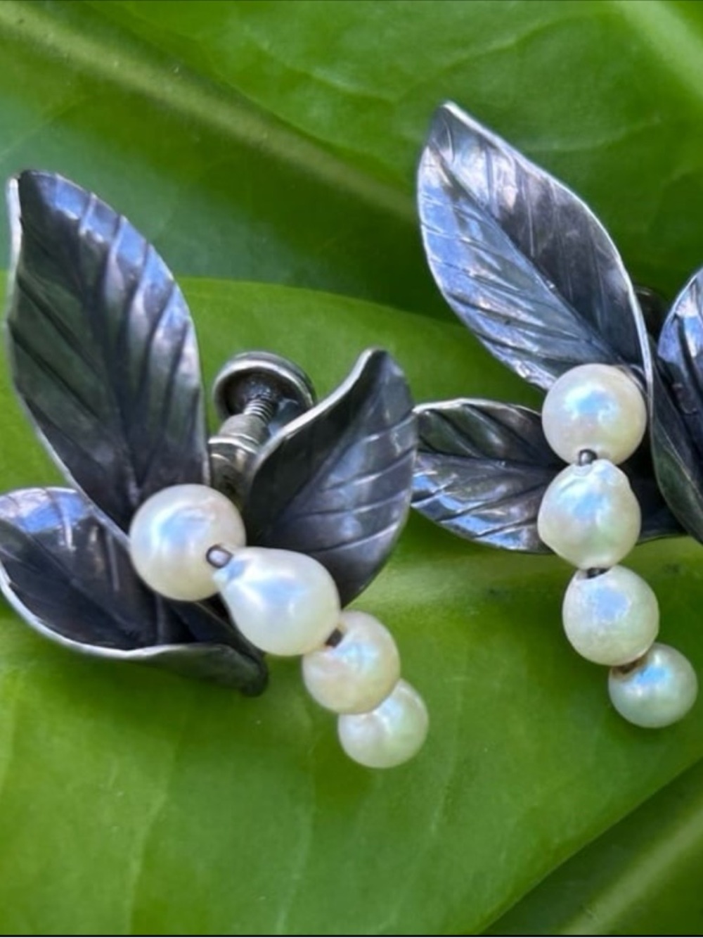 Vintage Honolulu Ming's sterling silver leaf Akoya pearls screw back earrings